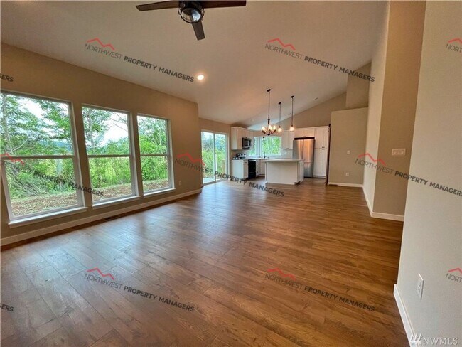 Building Photo - STATUS: AVAILABLE | R245E | $2095.00   *** FIRST FULL MONTH FREE ***