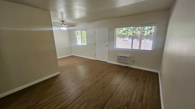 Foto del edificio - 815 Benton Wy