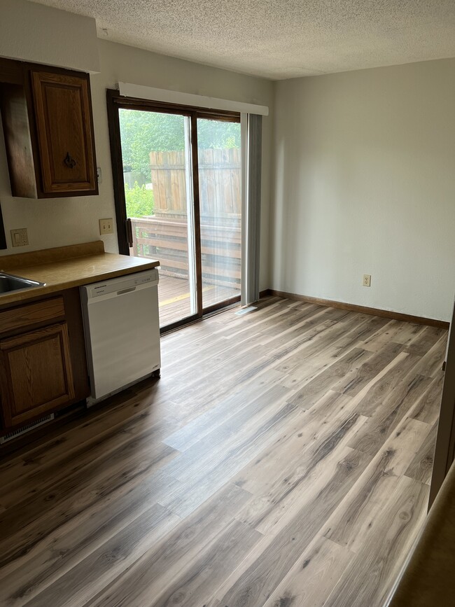 Kitchen - 465 Heritage Plz