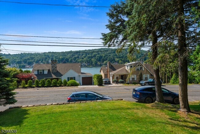 Foto del edificio - 501 W Shore Trail