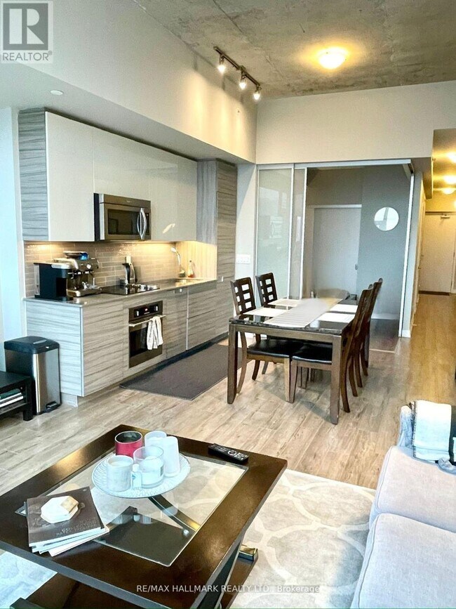Photo du bâtiment - 210-2210 Simcoe St