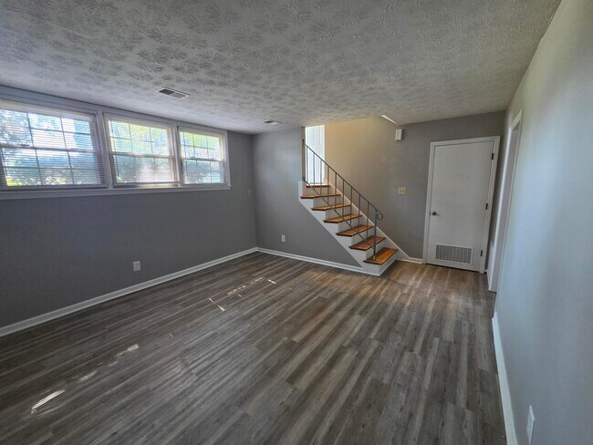 Building Photo - 3411 Sutherland Dr