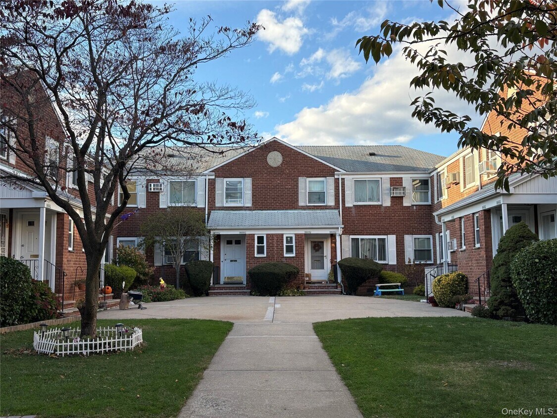 Foto principal - 245-39 76th Ave