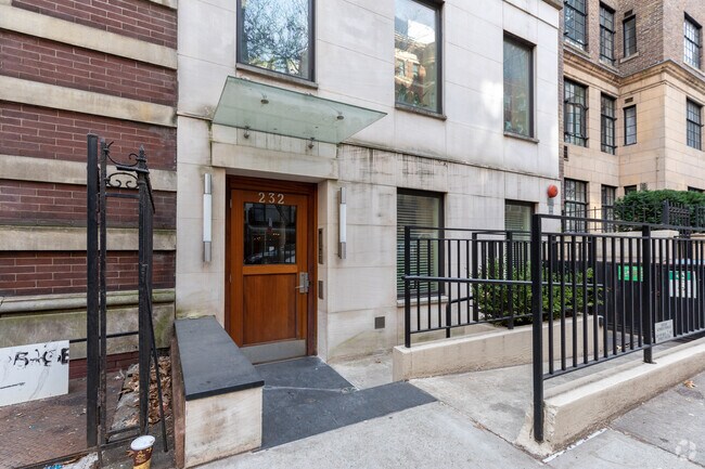 Entrance - 232 E 50th St