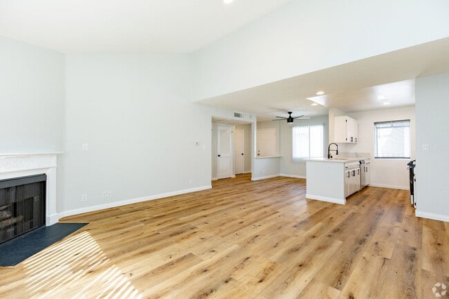 Interior Photo - 1945 Glendon Avenue