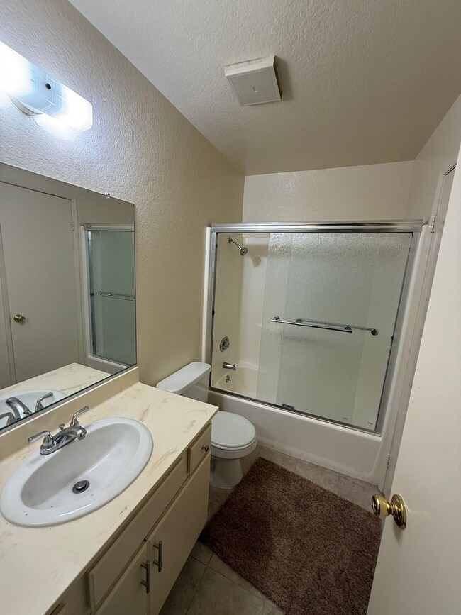 Photo - R09-011-MF Apartment