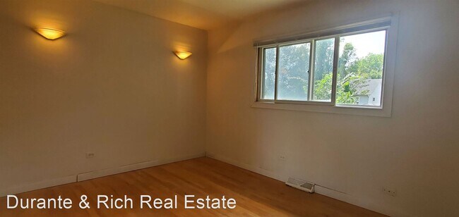 Building Photo - 5 br, 1.5 bath House - 344 N Main St