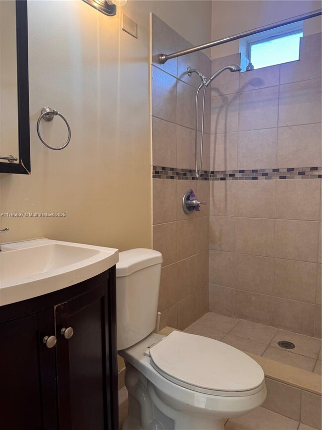 Foto del edificio - 1520 NE 125th St