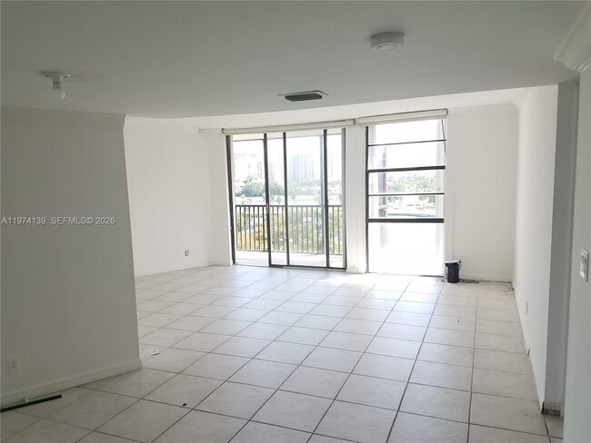 Foto del edificio - 3475 N Country Club Dr