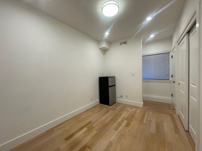 Photo - Nice and clean studio proximate to SFSU/SFCC (1st month rent free if qualified) Apartment