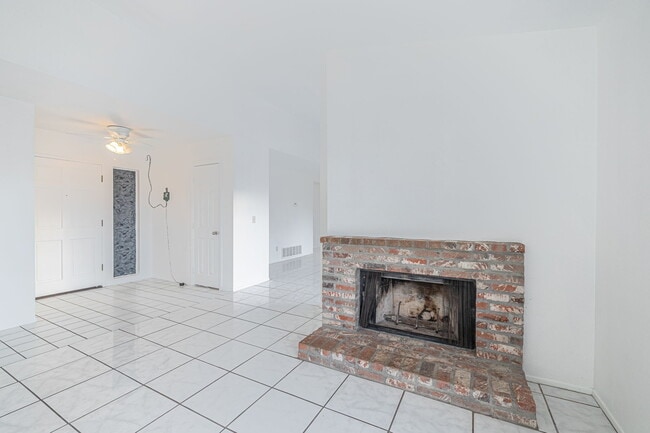 Building Photo - 38659 Angele Trumpet Ct