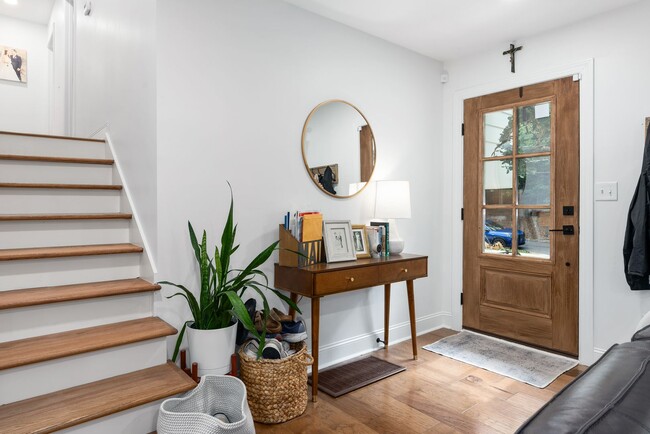 Building Photo - Home for rent in Homewood
