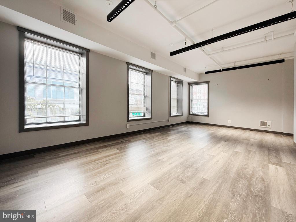 Foto principal - 1365 Wisconsin Ave NW