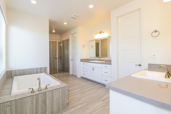 Foto del edificio - Luxury 5 Bedroom Home in Serrano – Spaciou...