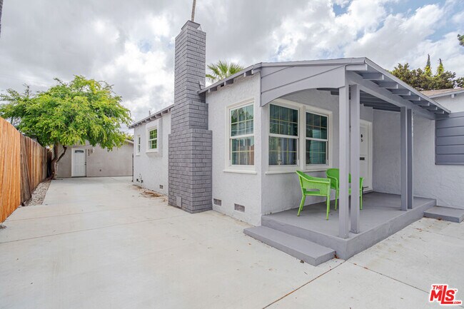 Foto del edificio - 6240 Carpenter Ave