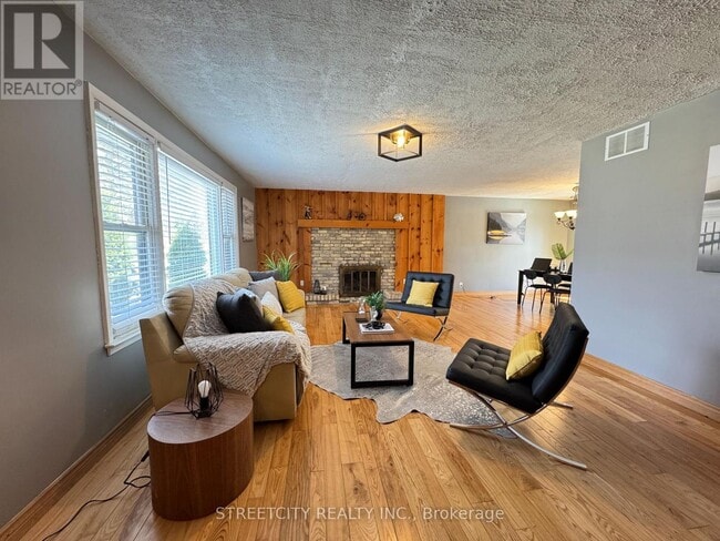 Building Photo - 924 Valetta St