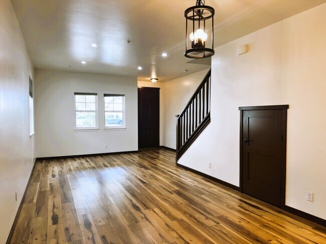Foto del edificio - 350 Ridgway Ave