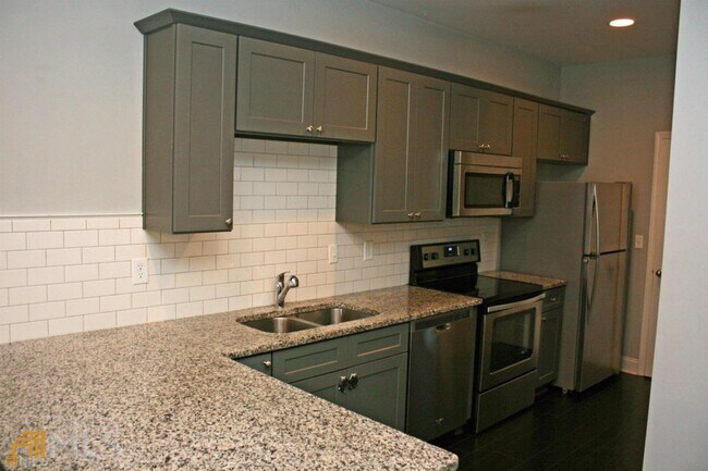 Building Photo - 1260 Binghampton Cir