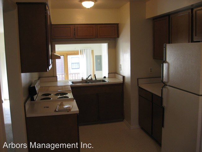 Building Photo - 1 br, 1.5 bath House - 1280 PENNSBURY BLVD.