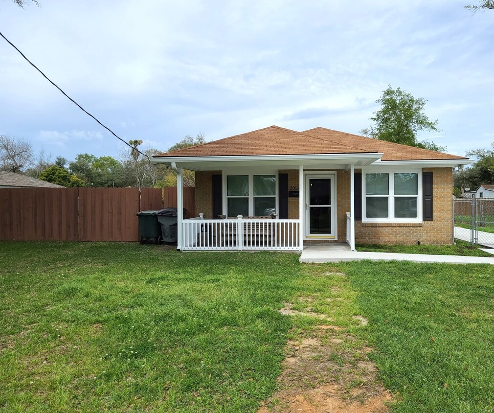 Primary Photo - Adorable Cottage Rental