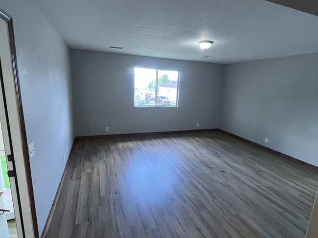 Building Photo - 705 Hall St