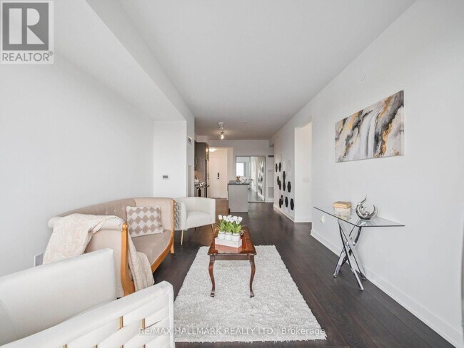 Building Photo - 105 Oneida Crescent