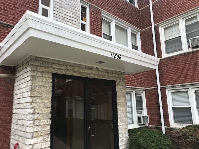 Building Photo - 11856 S Komensky Ave