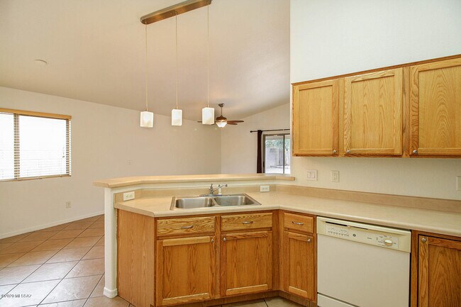Building Photo - 7972 E Jennifer Anne Dr
