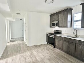 Building Photo - 619 Seneca St