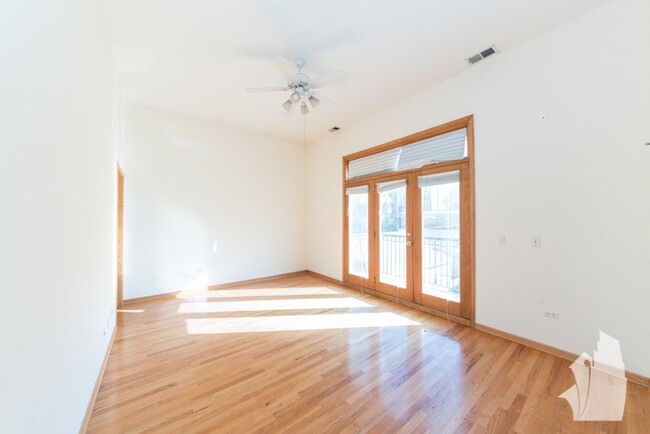Foto del edificio - 2539 N Southport Ave