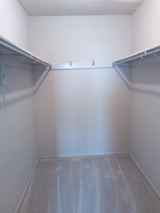 Two walk-in closests - 2059 Huntington Ave