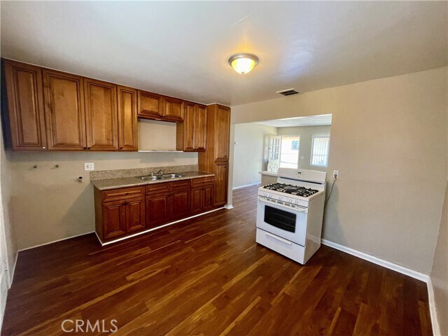 Building Photo - 956 E Nocta St