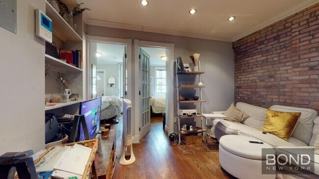 Foto del edificio - 422 E 9th St