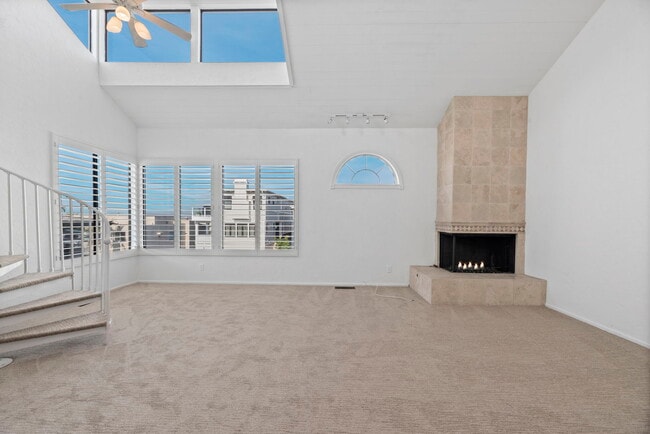 Building Photo - 320 Marine Ave