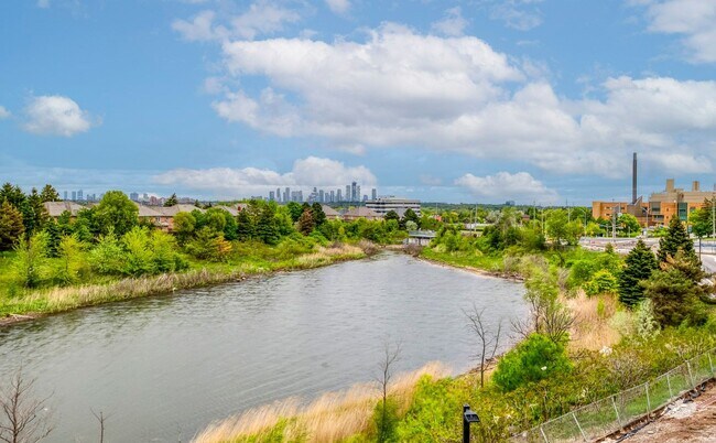 Photo du bâtiment - 2495 Eglinton Av W