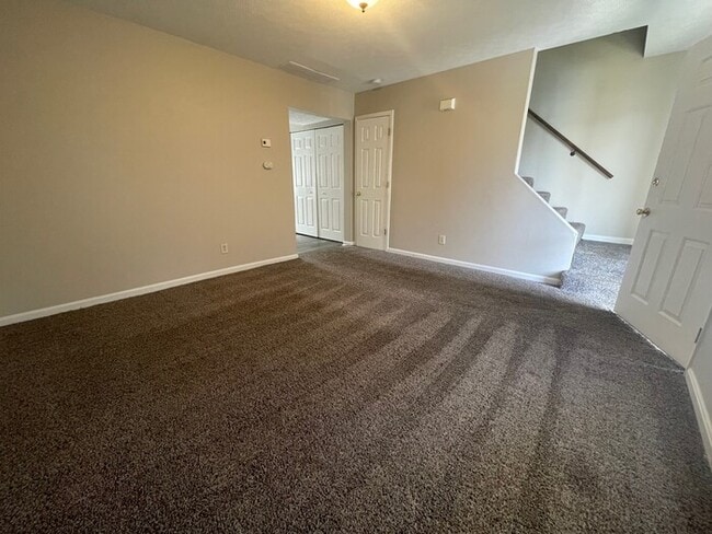Building Photo - 2BD/1.5BA Townhouse