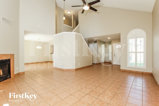 Building Photo - 521 E Wescott Dr