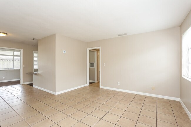 Foto del edificio - 5828 Wiltshire St