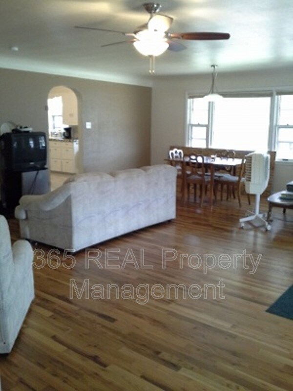 Building Photo - 2201 11 Street, Unit 1