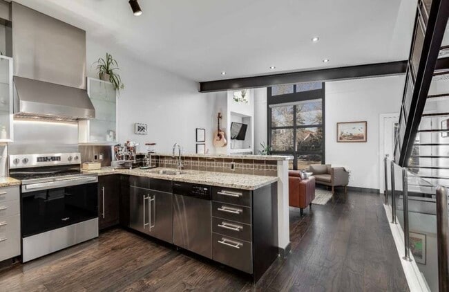 Building Photo - 1212 13 Av SW