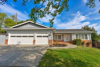 Building Photo - 1090 Livorna Rd
