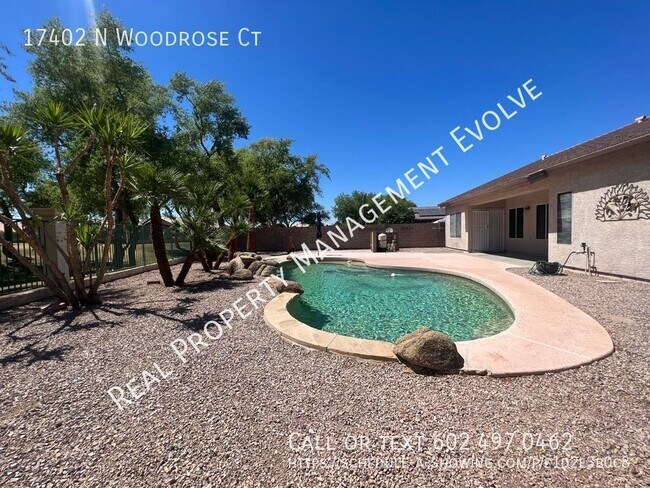 Foto del edificio - Huge Backyard with Pool