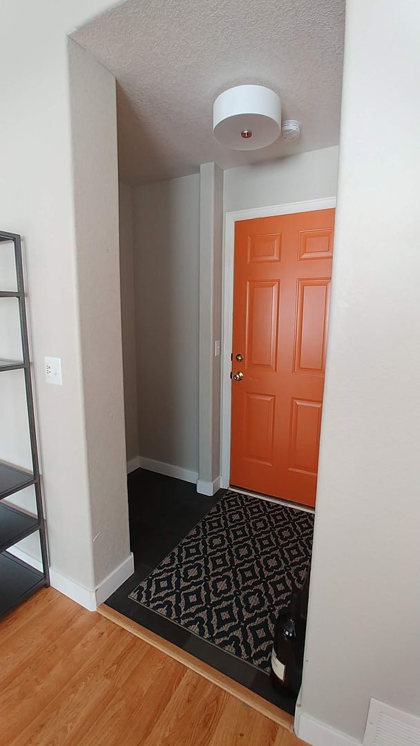 Building Photo - Beautiful 3 Bedroom Home Available in Sept...