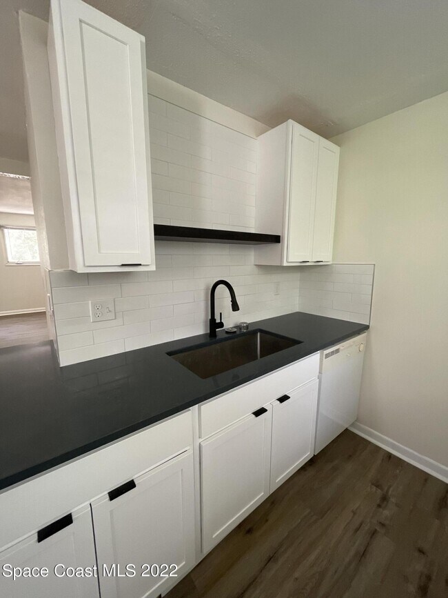 Building Photo - 107 Woodland Dr
