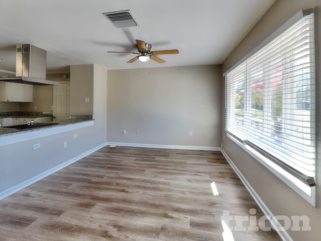 Foto del edificio - 1439 Leafwood Ct