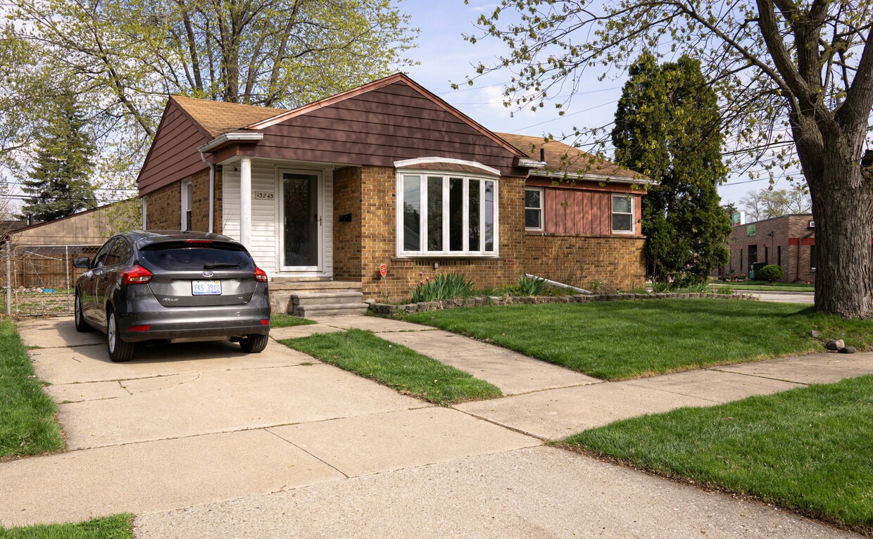 front home - 13243 Irene St