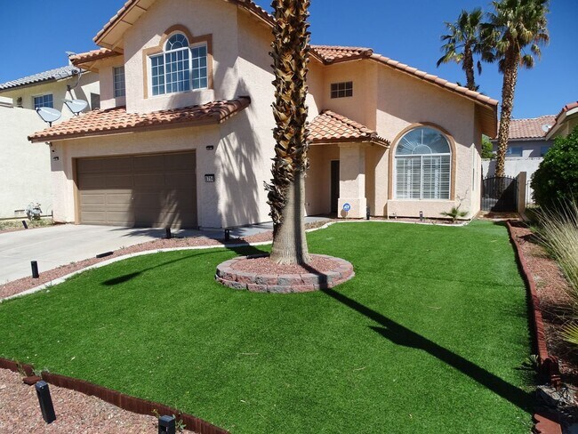 Building Photo - 4 Bedroom Home With Pool and Spa