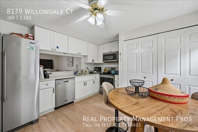 Foto del edificio - 8179 Willowdale Ct