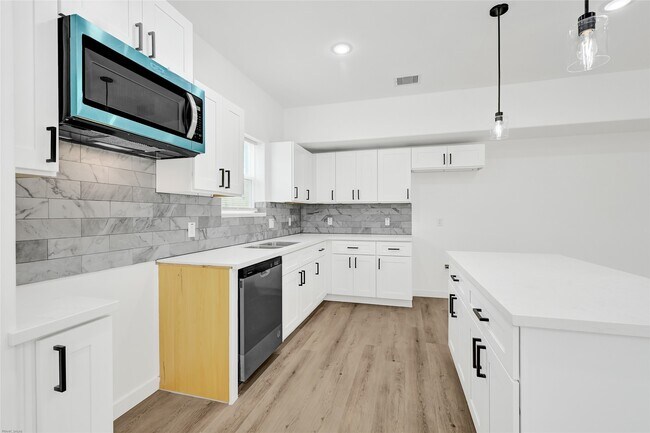 Foto del edificio - 8023 Birmingham St