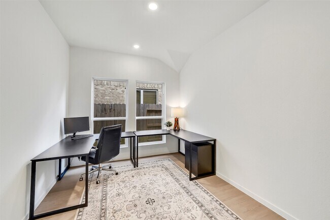 Building Photo - 6402 Golden Seaton Dr